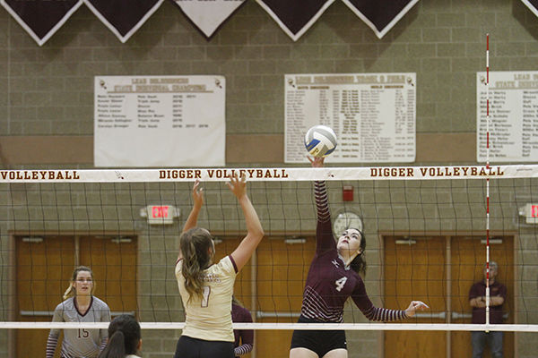 Diggers Volleyball top Spearfish